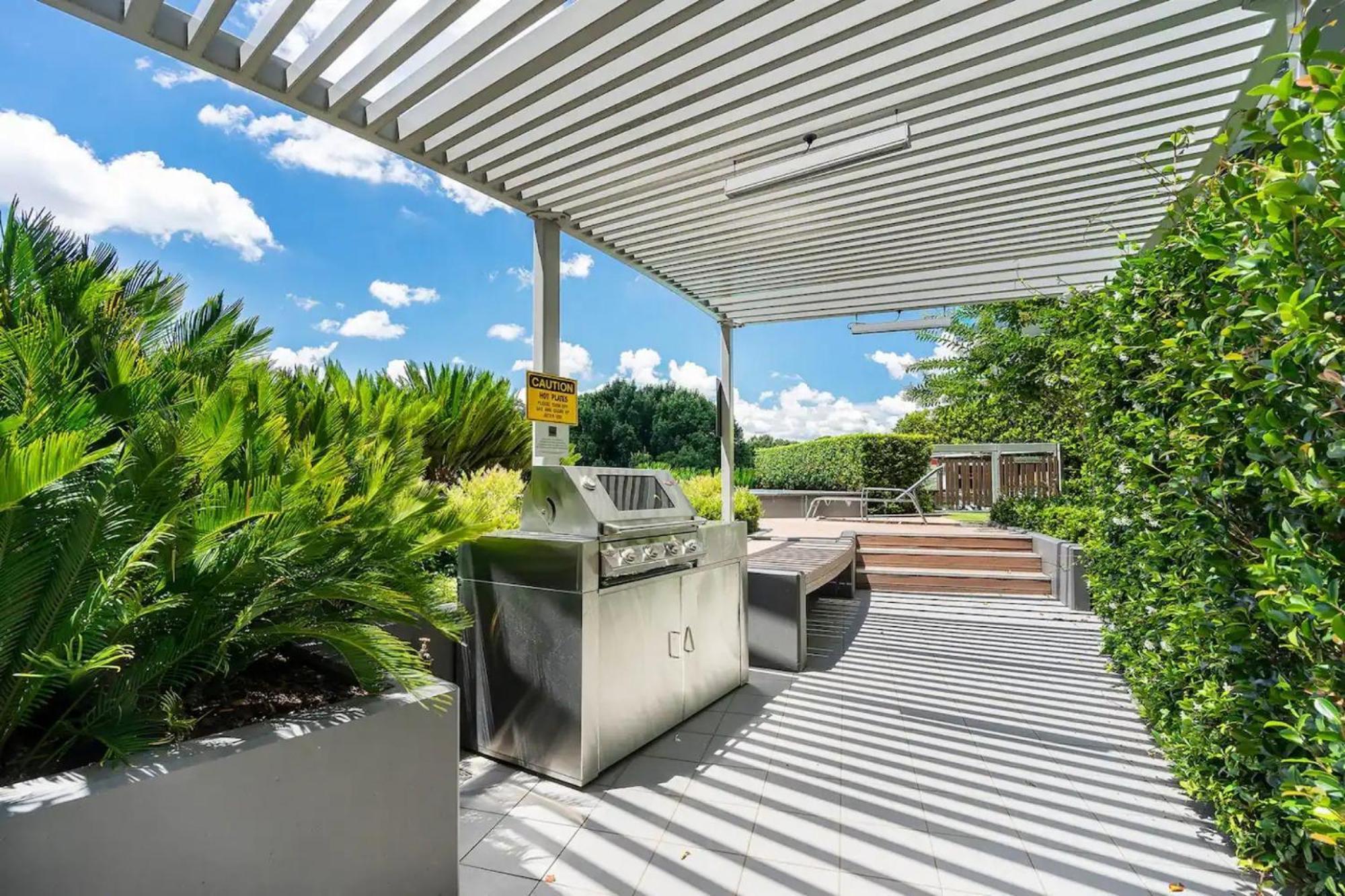 Executive Balcony In * Canberra