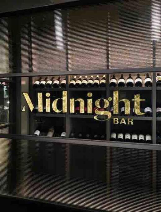Midnight Luxe 2br 2bath 2car 230 Pool Gym Sauna Canberra
