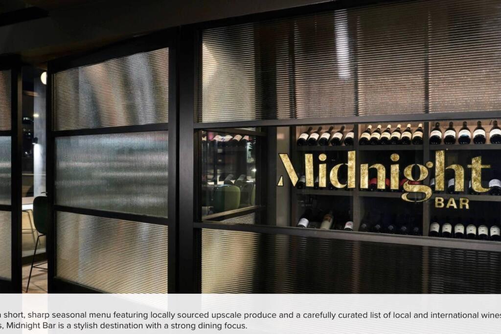 Midnight Luxe 2br 2bath 2car 230 Pool Gym Sauna * Canberra