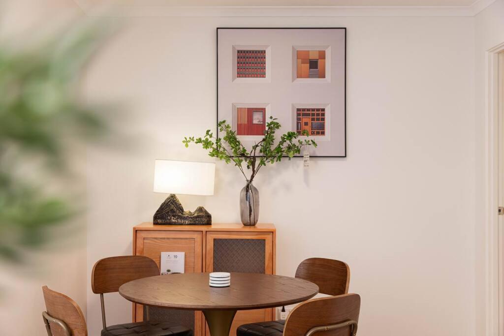 A Wabi-sabi Style At Apartment *