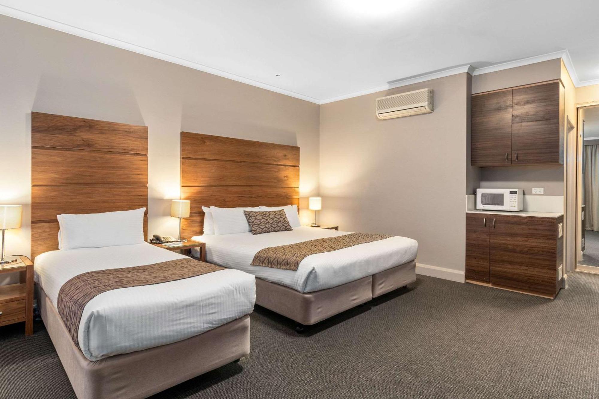 Hotel Quality Dickson 4*