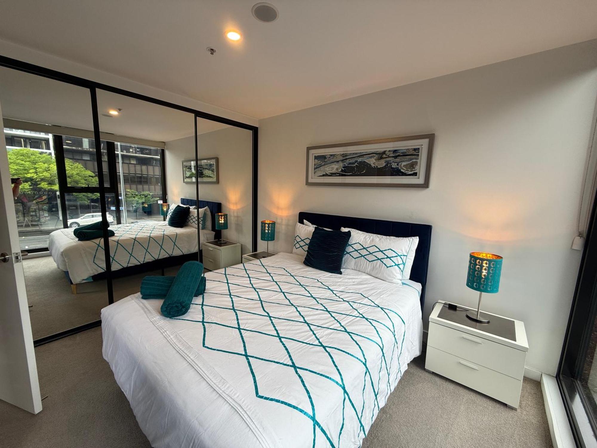 Apartment Midnight Luxe 2br 2bath 2car 230 Pool Gym Sauna *