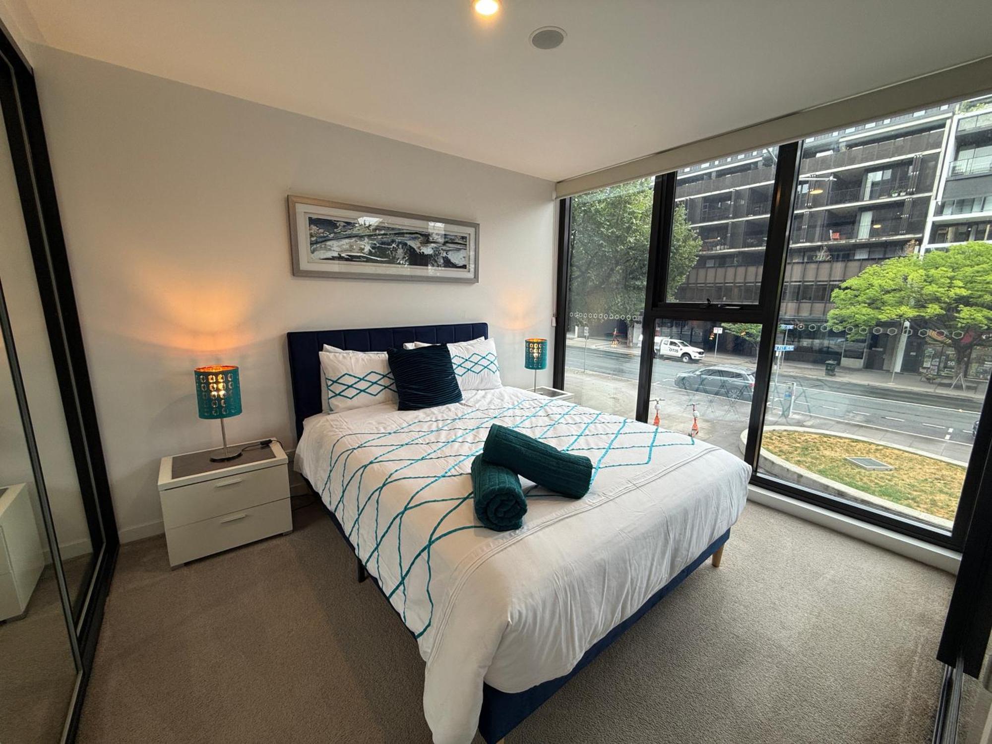 Midnight Luxe 2br 2bath 2car 230 Pool Gym Sauna
