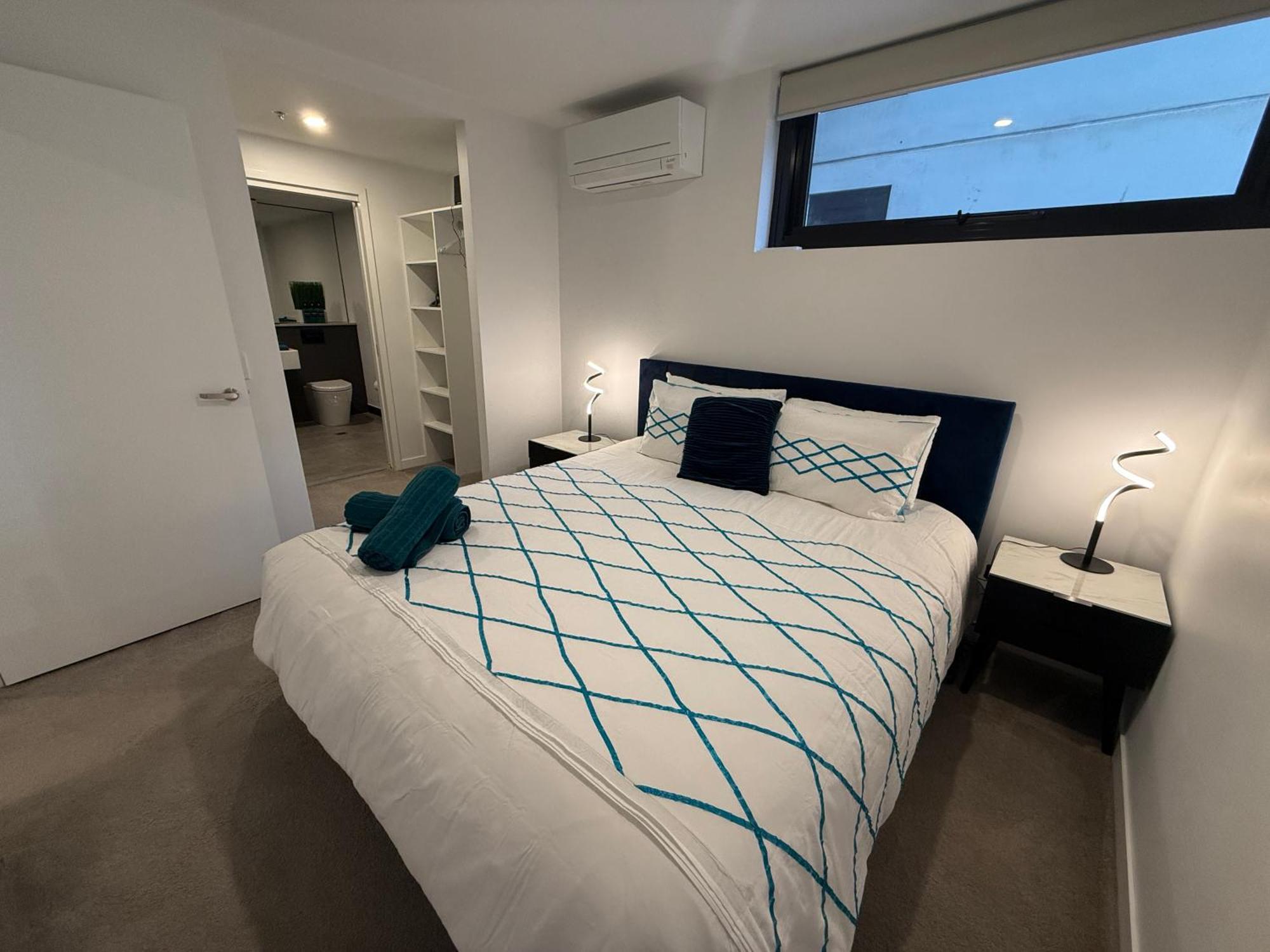 Apartment Midnight Luxe 2br 2bath 2car 230 Pool Gym Sauna Canberra