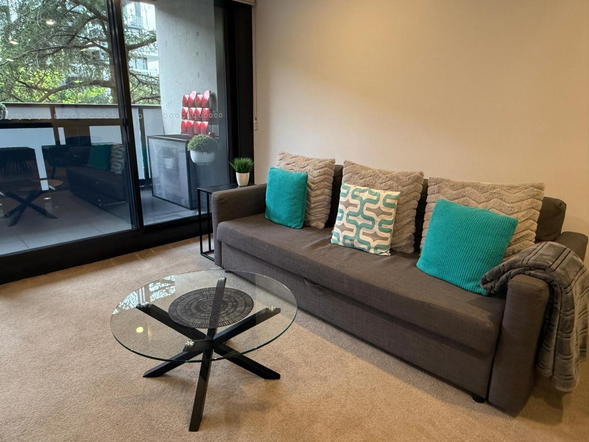 Apartment Midnight Luxe 2br 2bath 2car 230 Pool Gym Sauna Canberra
