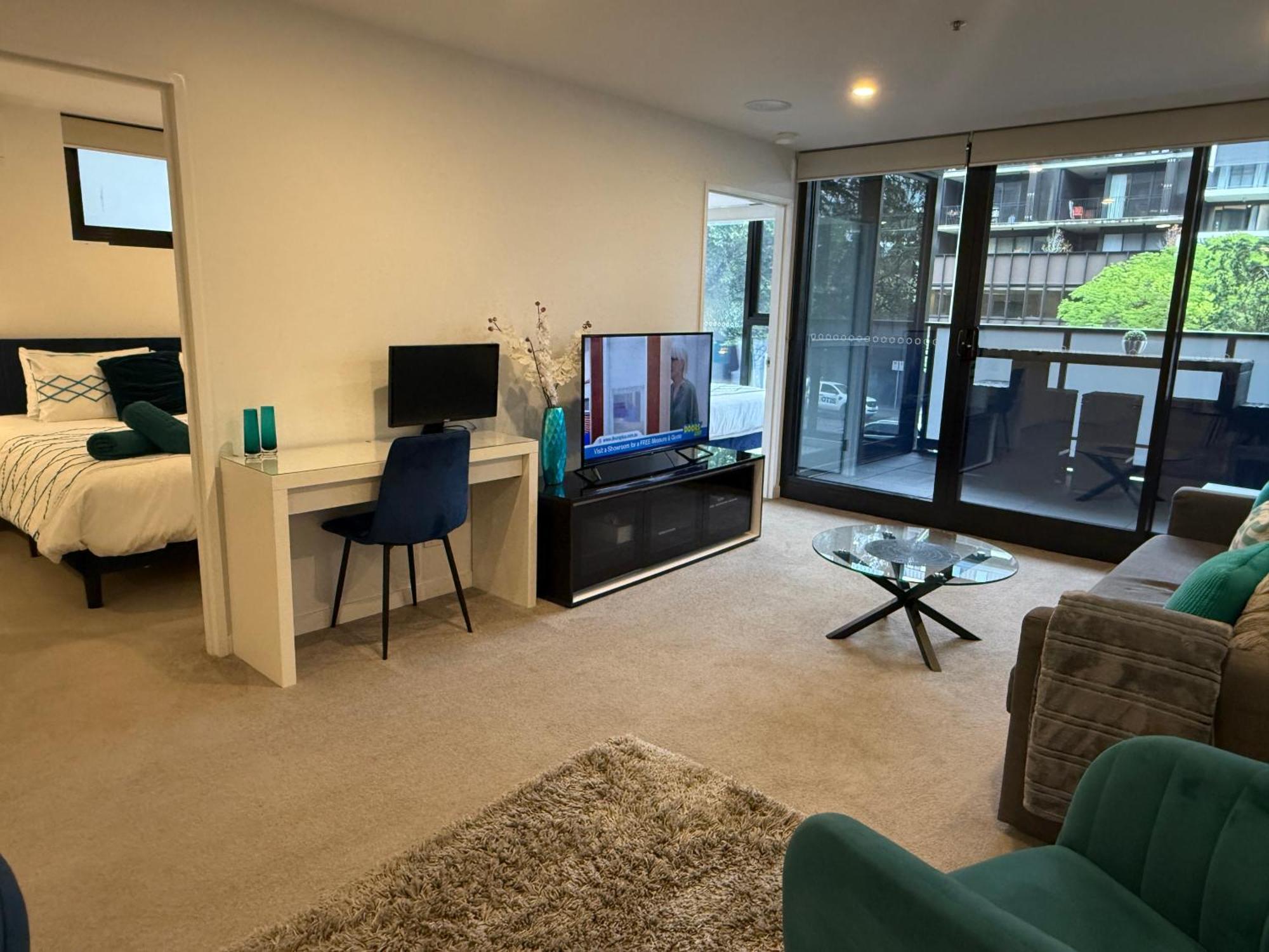 Midnight Luxe 2br 2bath 2car 230 Pool Gym Sauna