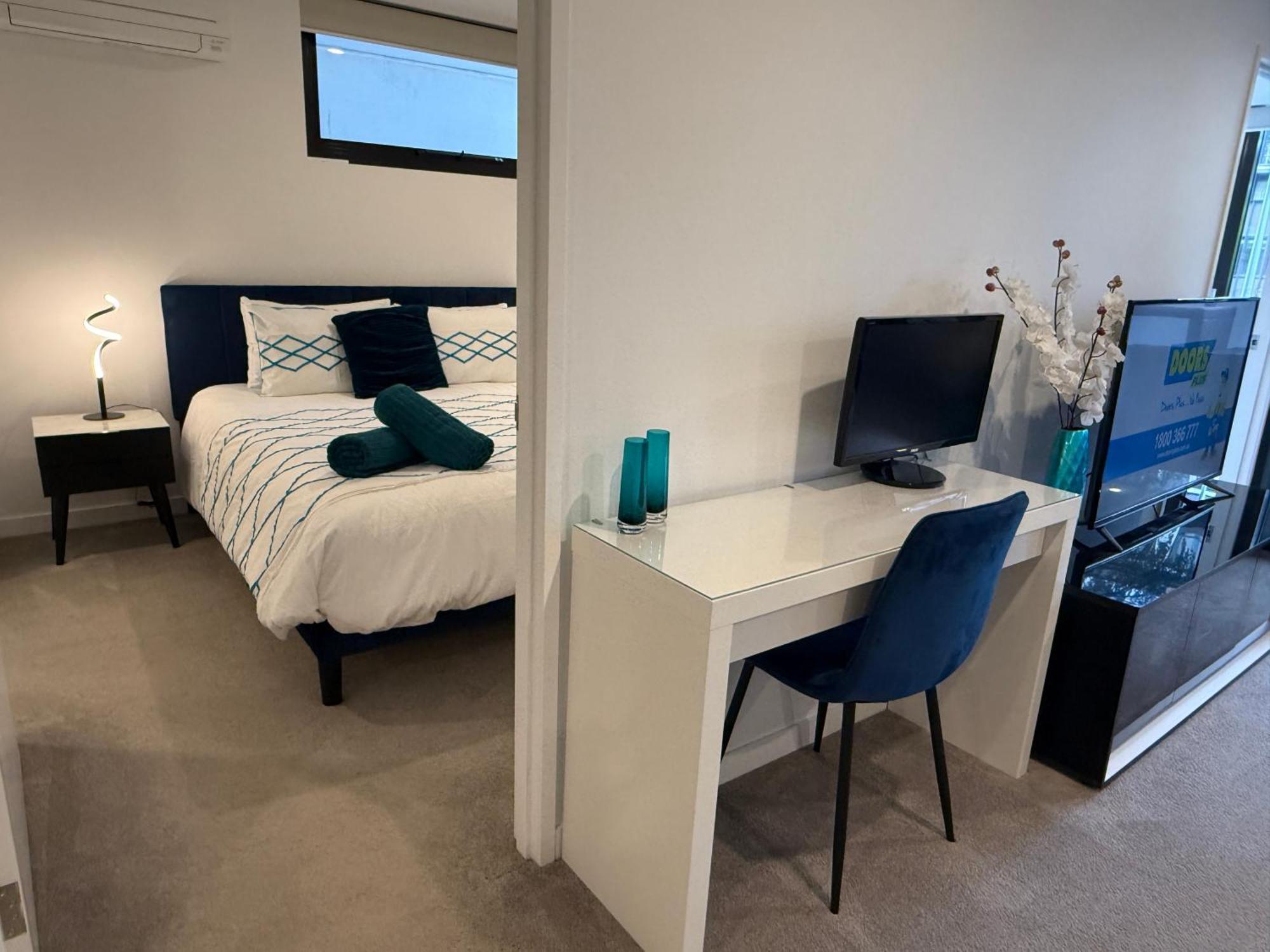 Midnight Luxe 2br 2bath 2car 230 Pool Gym Sauna Apartment Canberra