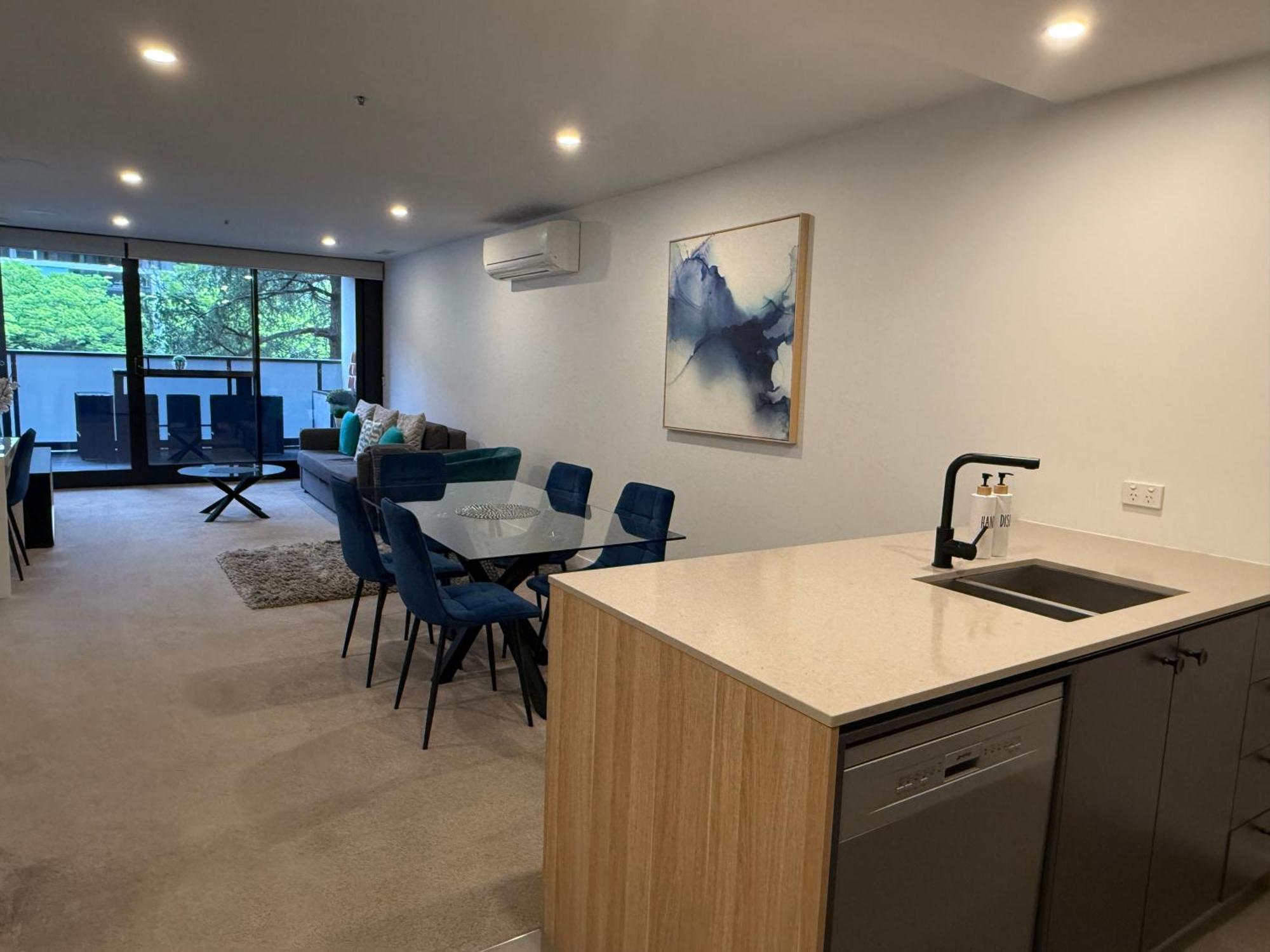 Apartment Midnight Luxe 2br 2bath 2car 230 Pool Gym Sauna Canberra