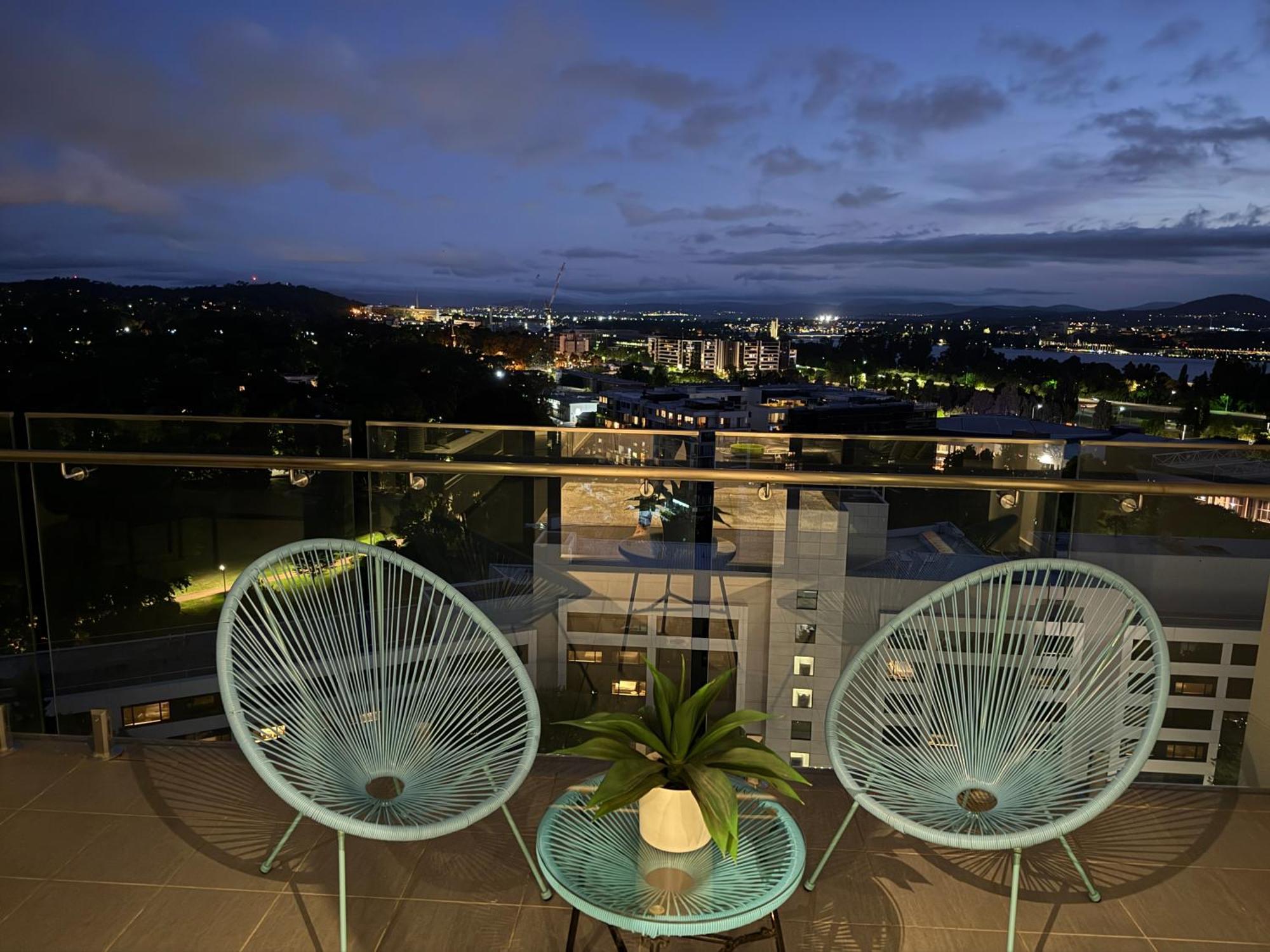 Manhattan Luxe Views L14 Pool Gym 1br 1 Bath 1 Secure Parking Canberra