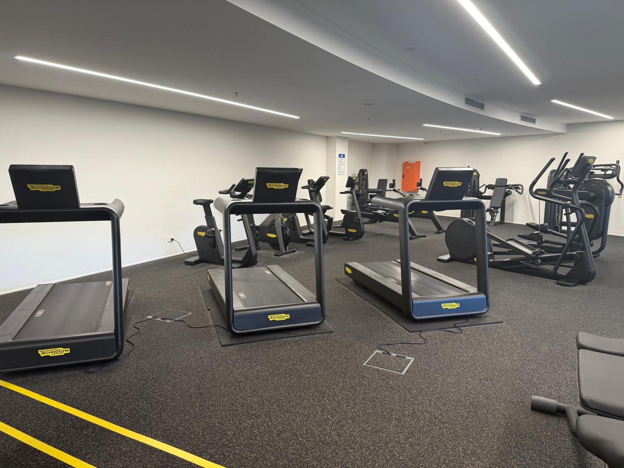 Manhattan Luxe Views L14 Pool Gym 1br 1 Bath 1 Secure Parking * Canberra