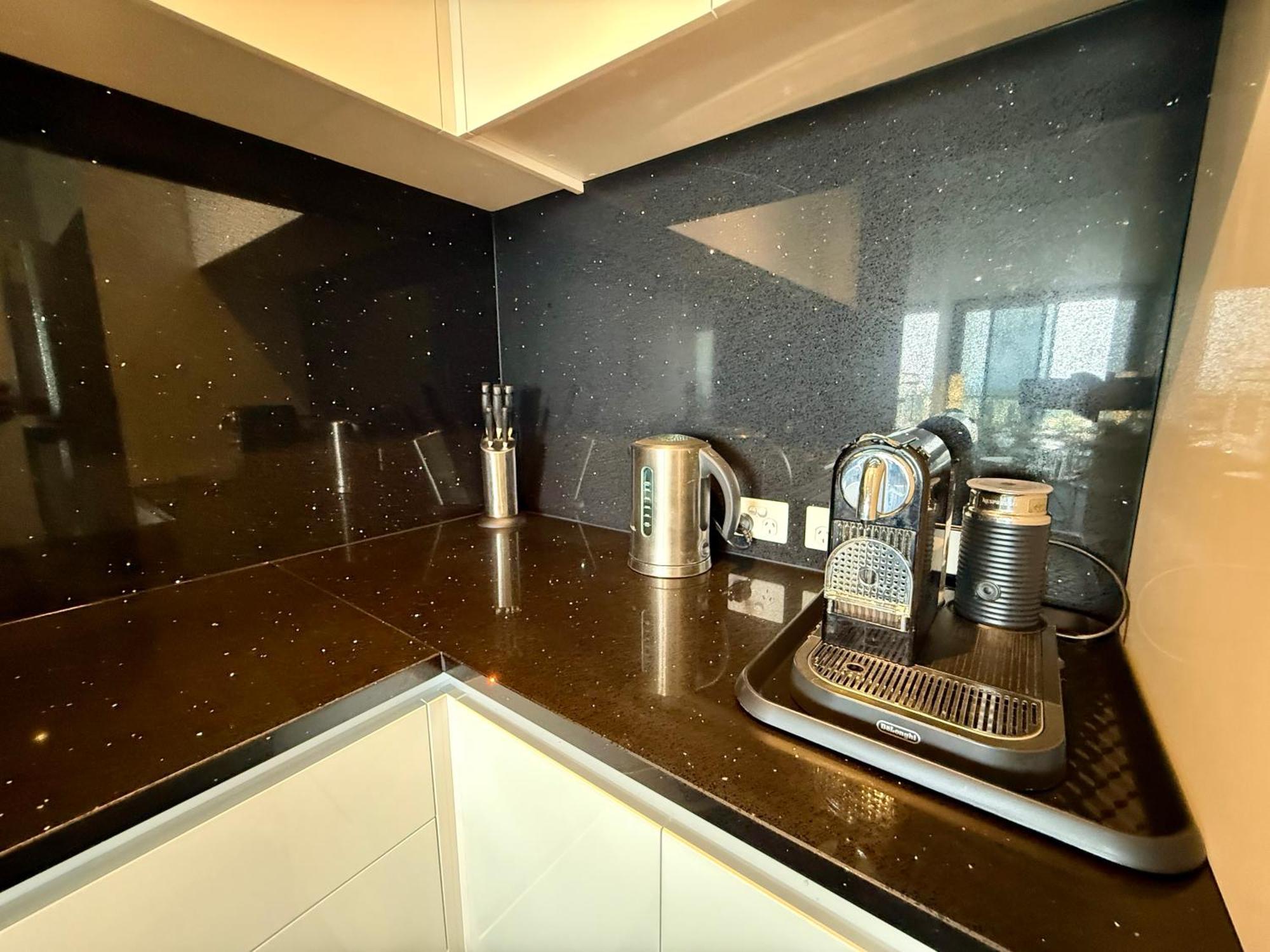 Apartment Manhattan Luxe Views L14 Pool Gym 1br 1 Bath 1 Secure Parking