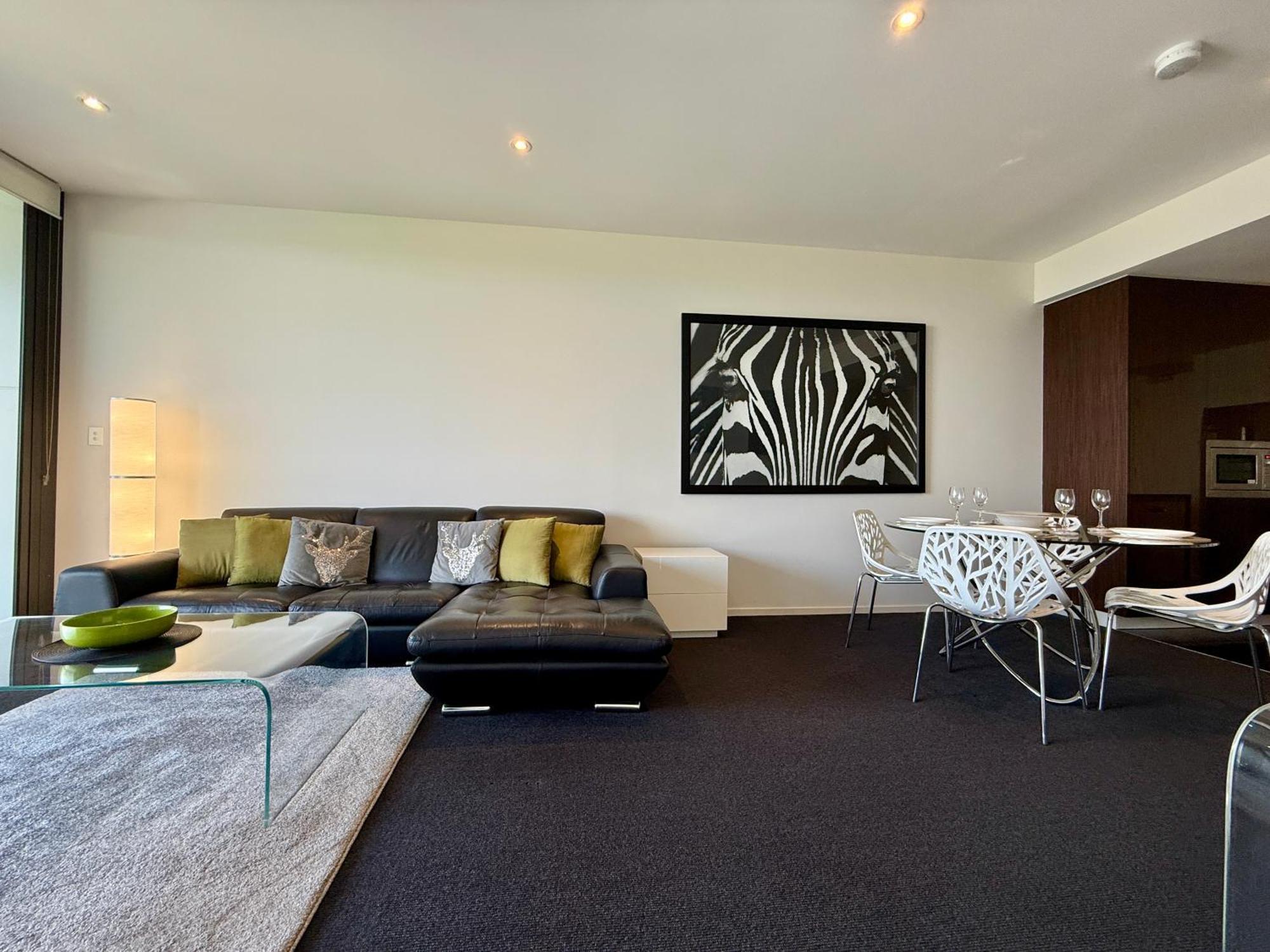 Apartment Manhattan Luxe Views L14 Pool Gym 1br 1 Bath 1 Secure Parking Canberra