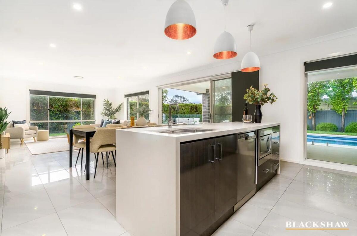 Inner Oasis In Oconnor - With Heated Pool Camberra