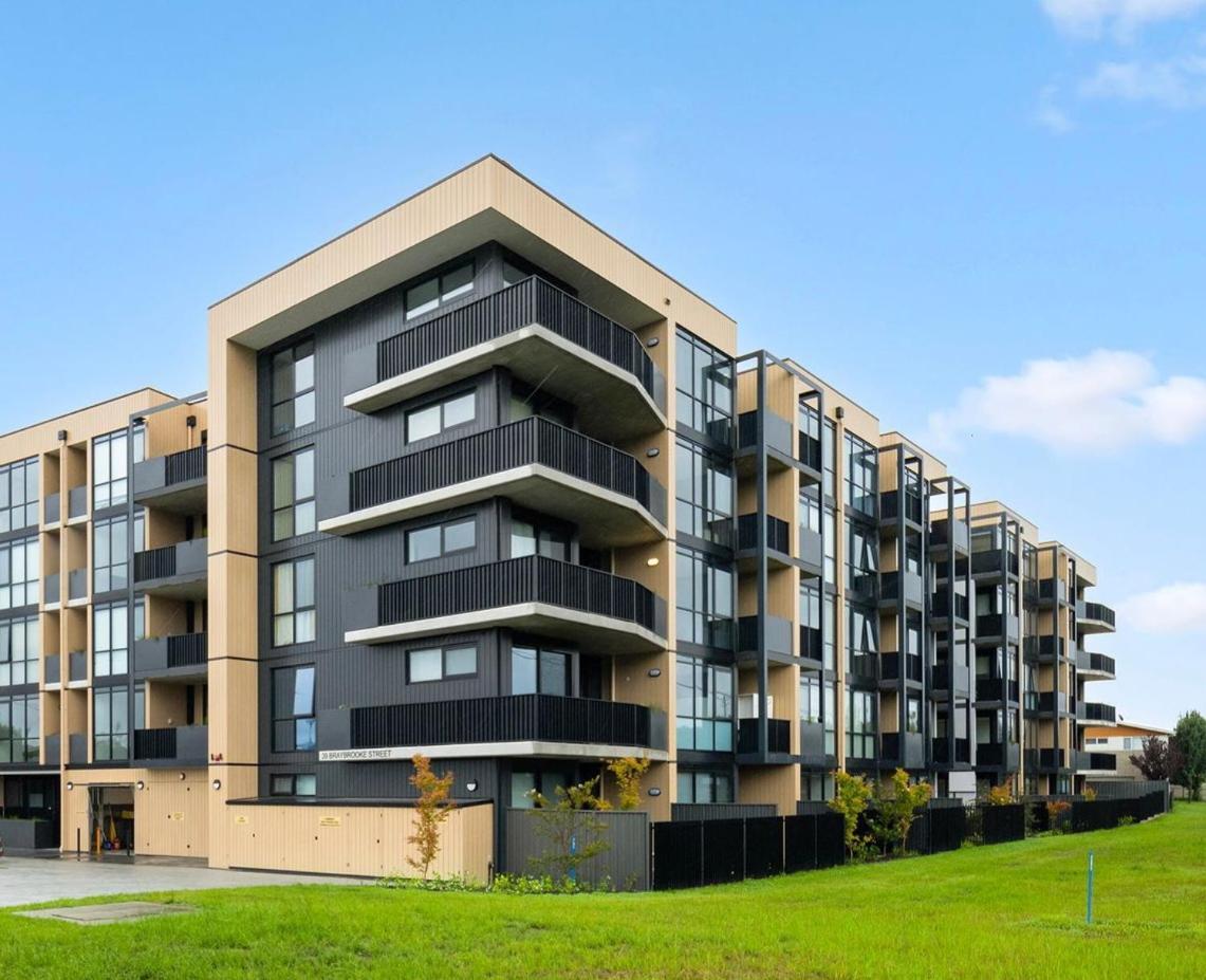 Zmith - Brooke, Near Ais, Gio Stadium, Uc, & Nth - Hospital *