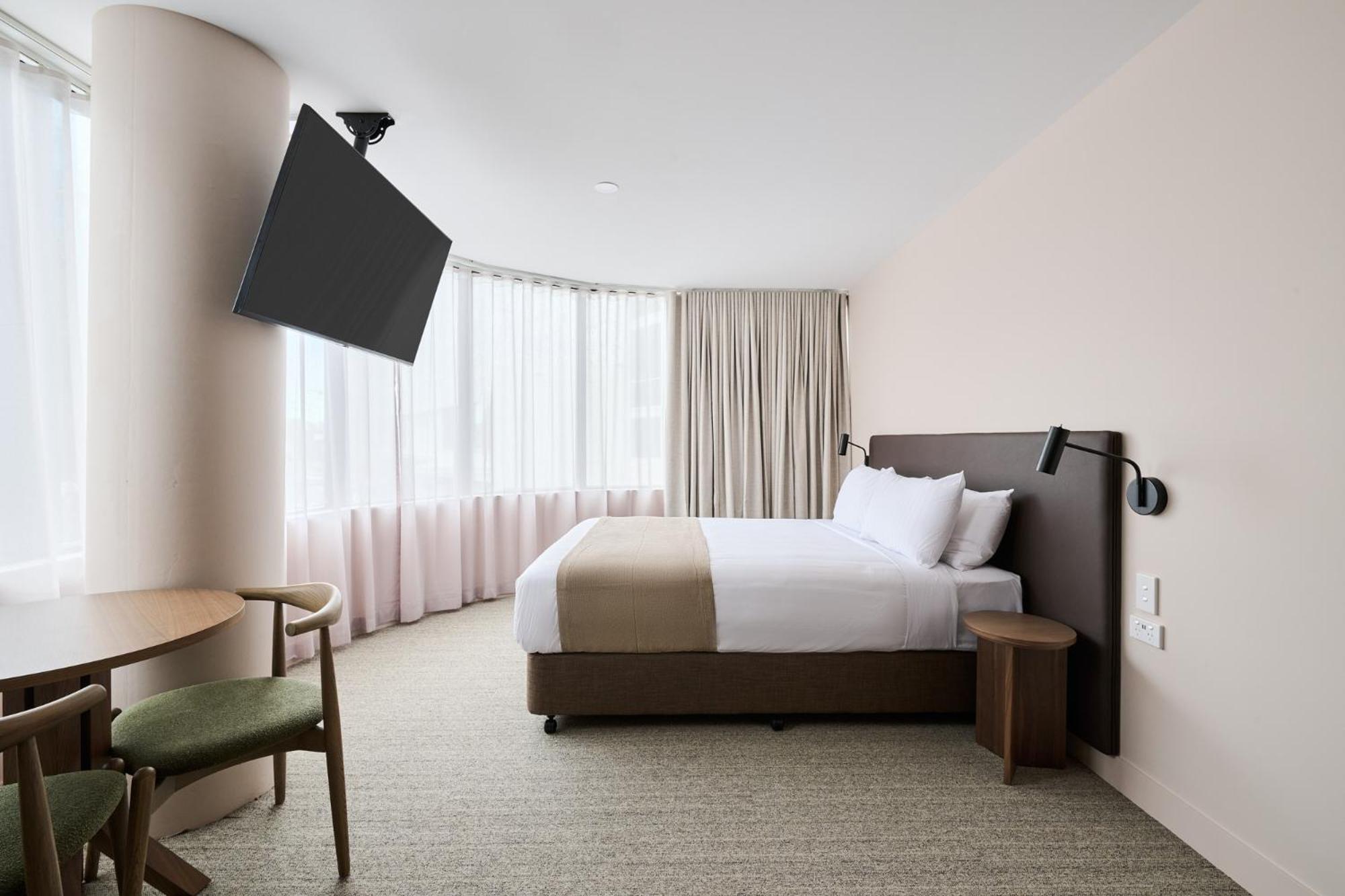 Abode Phillip Hotel 4*