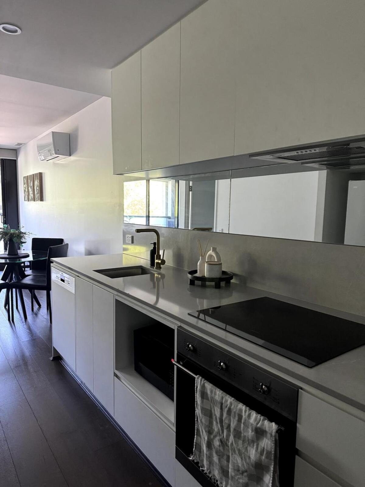 Apartment Retreat With Pool Canberra