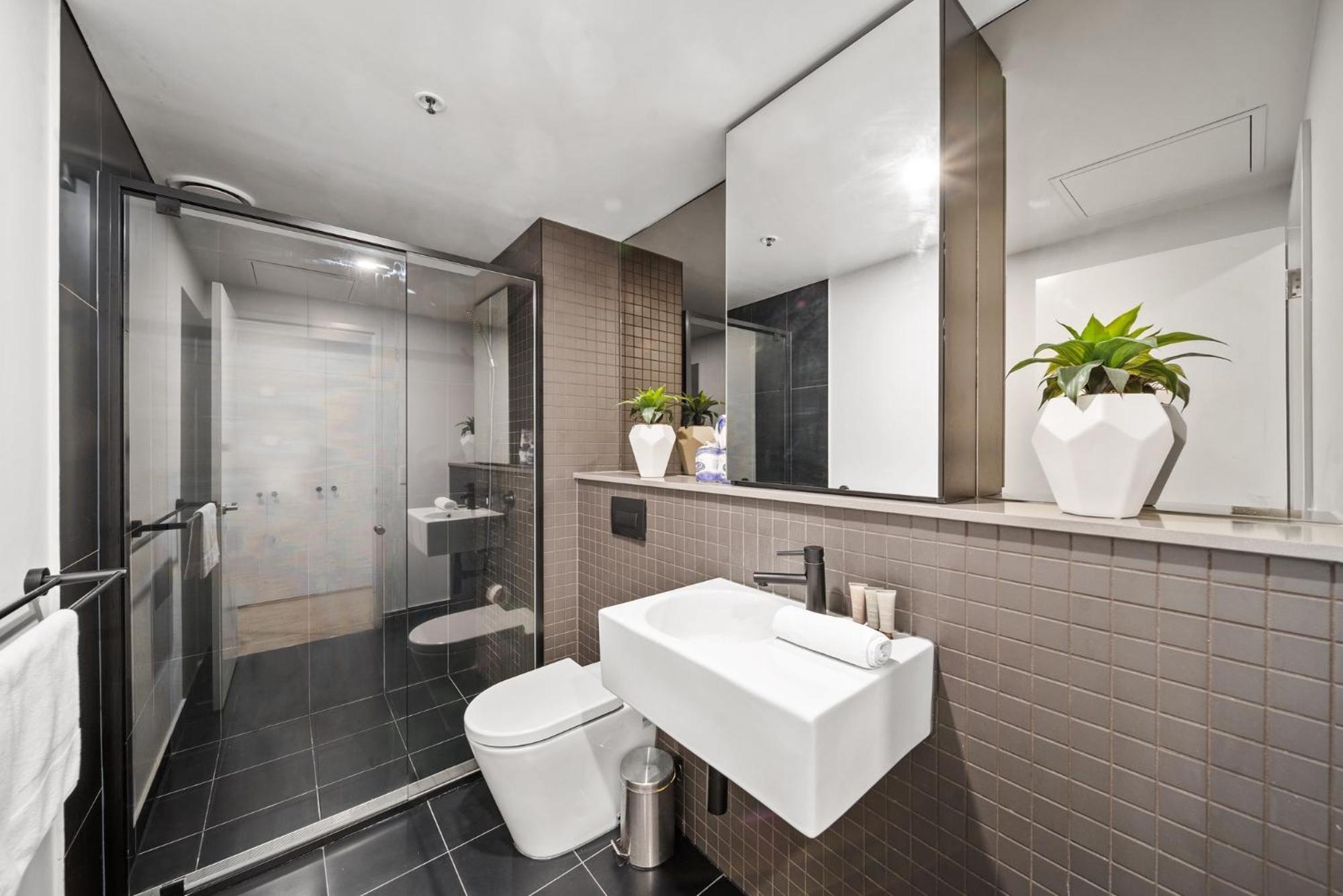 Apartment 1-bed With Pool And Gym Access *