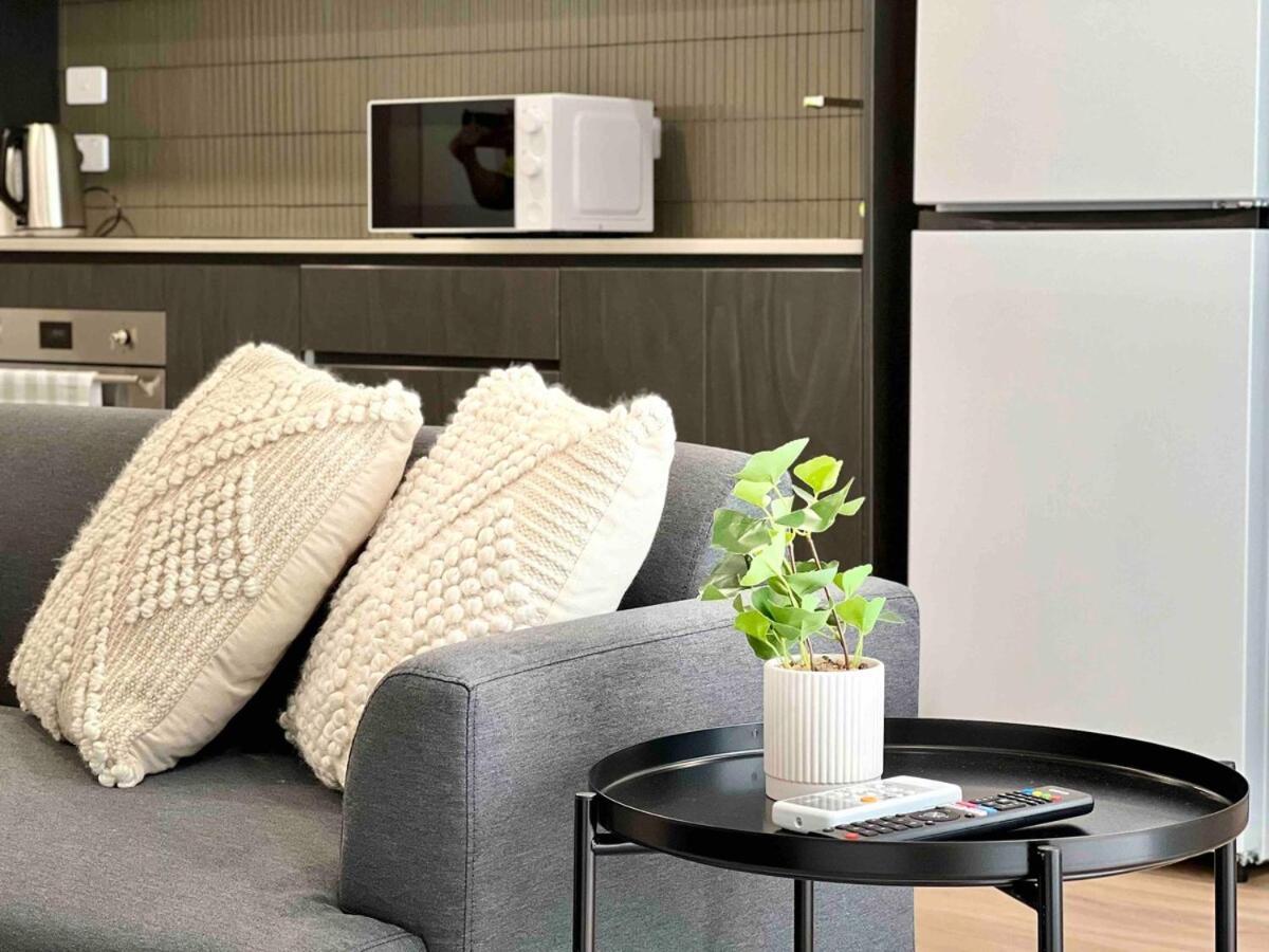 Brand New 1 Bedroom In Centre *