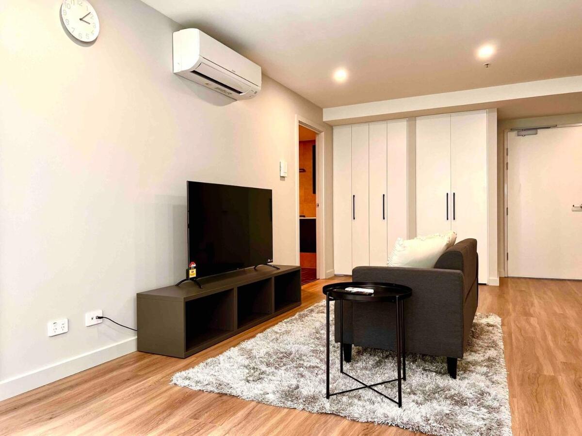 Apartment Brand New 1 Bedroom In Centre Canberra