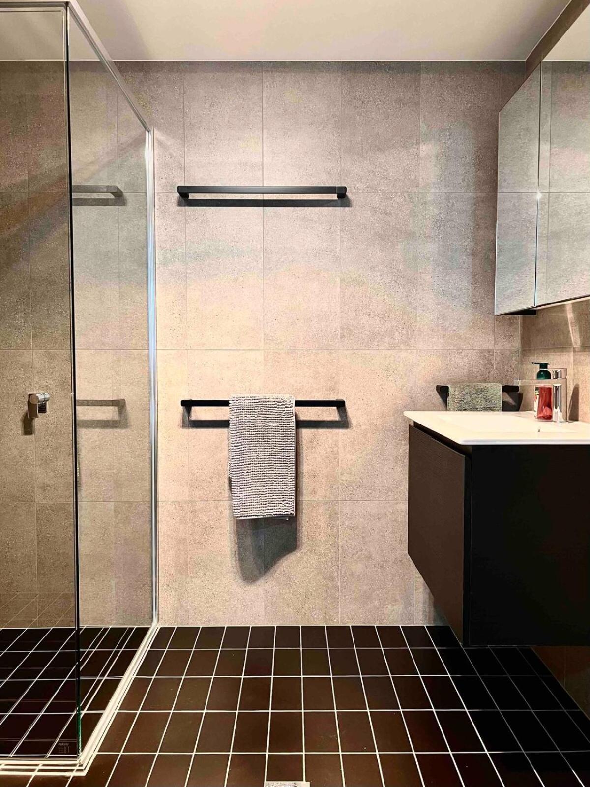 Brand New 1 Bedroom In Centre * Canberra