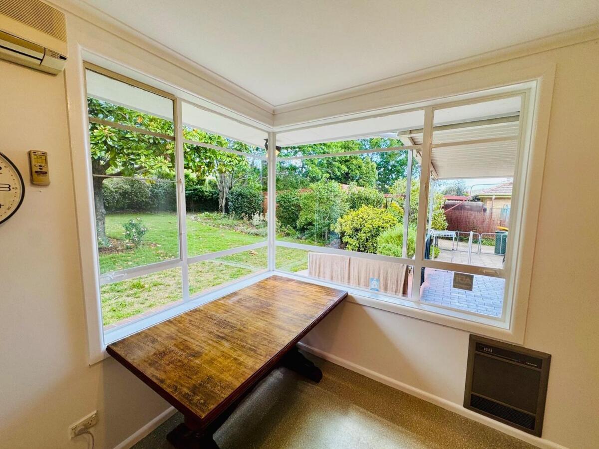 Elegant 4br In Red Hill Holiday home *