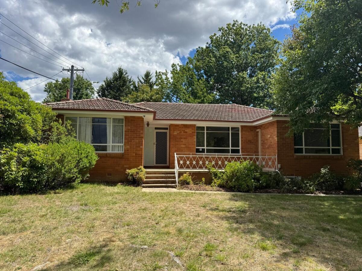 Elegant 4br In Red Hill