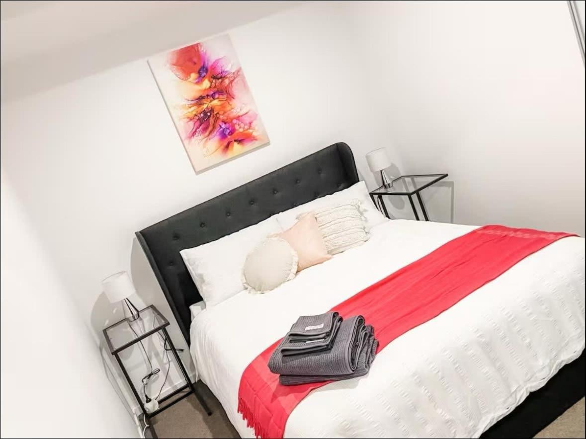 2br-2br-1car-cbd-pool-shopping *