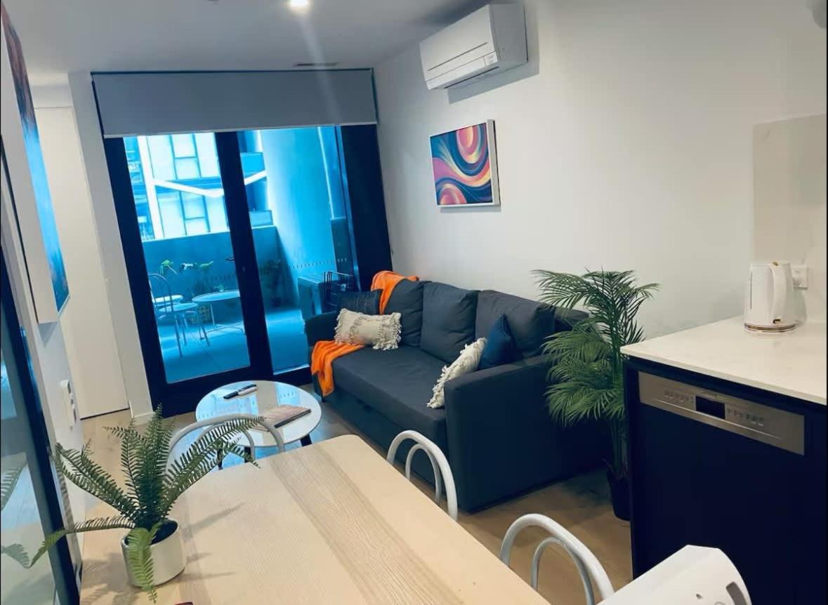 2br-2br-1car-cbd-pool-shopping