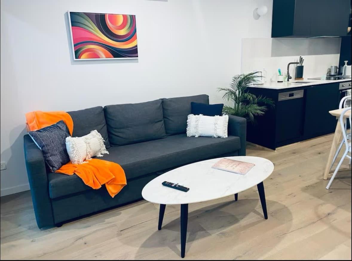 Apartment 2br-2br-1car-cbd-pool-shopping *