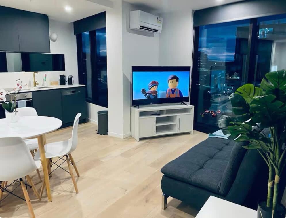 1br-1br-1car-sleeps 4-pool-cbd
