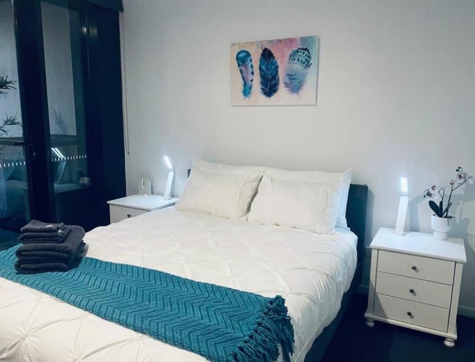 Apartment 1br-1br-1car-sleeps 4-pool-cbd