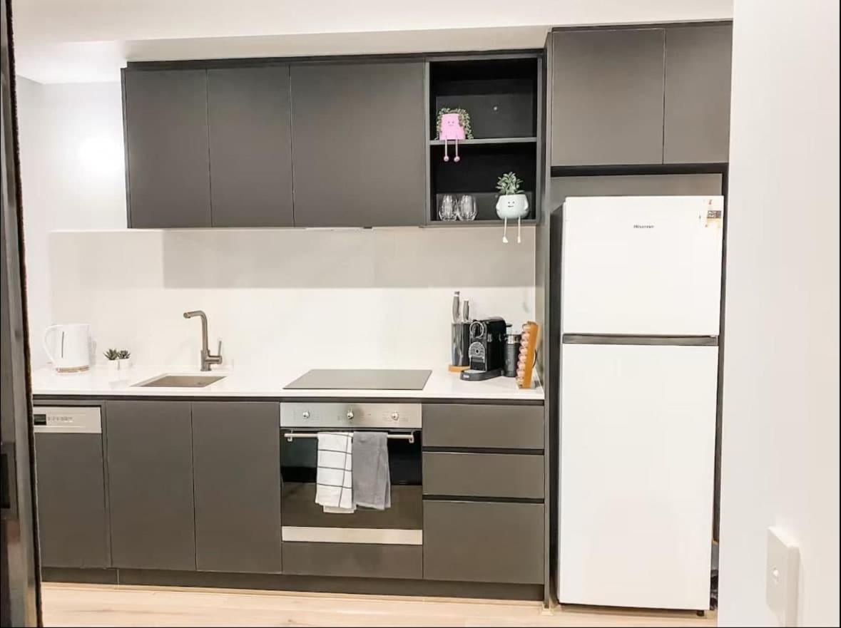 2br-2br-1car-cbd-pool-shopping Apartment Canberra