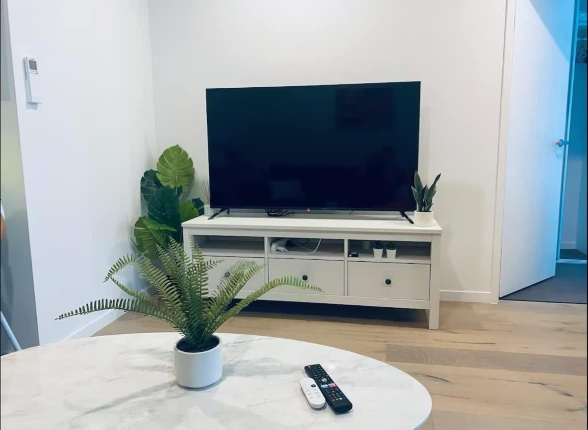 2br-2br-1car-cbd-pool-shopping *