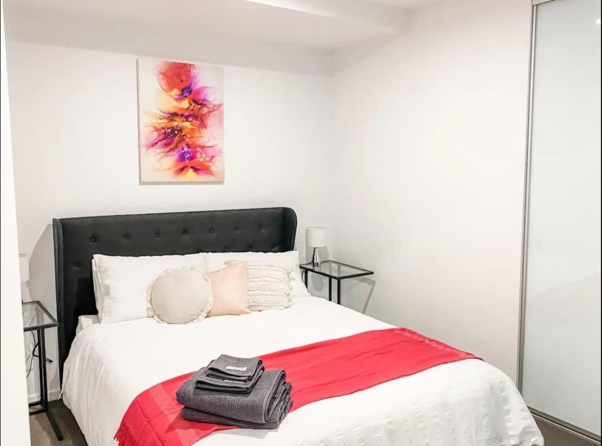2br-2br-1car-cbd-pool-shopping * Canberra