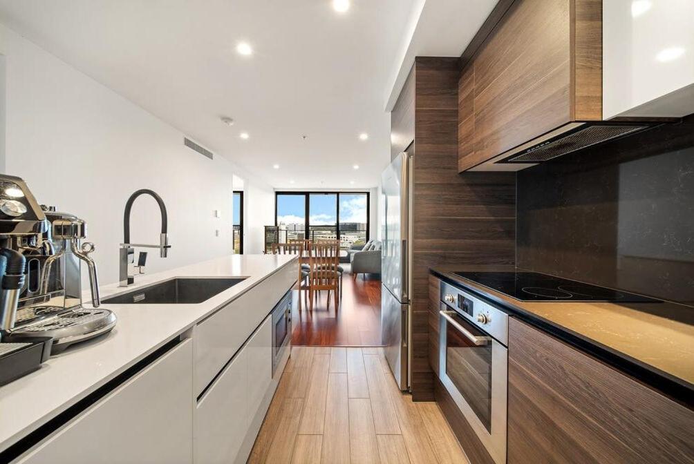 Apartment Two Bedroom In Heart Of With Parking *