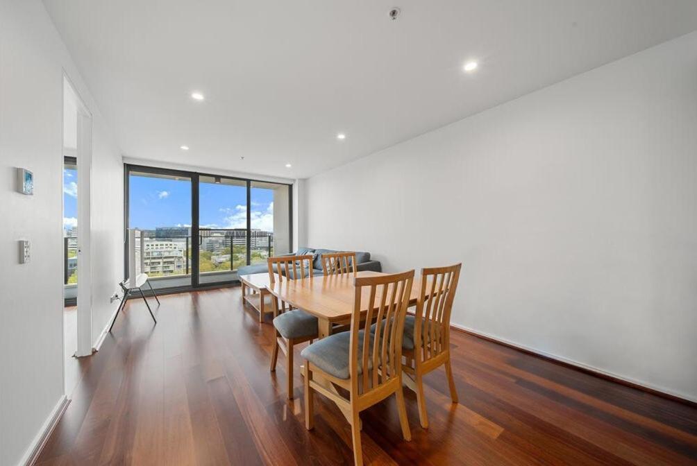 Two Bedroom In Heart Of With Parking