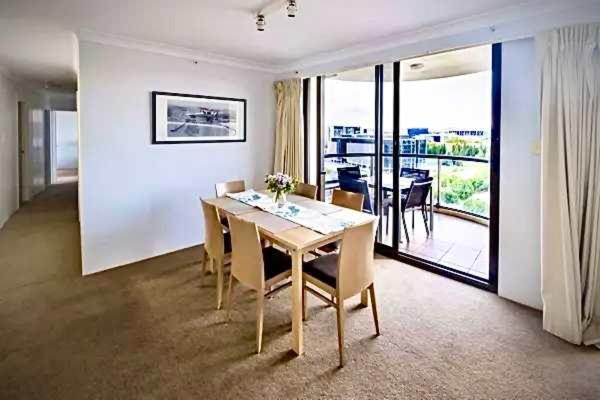 Apartment Sky High 3br Cbd Views Pool & Gym *