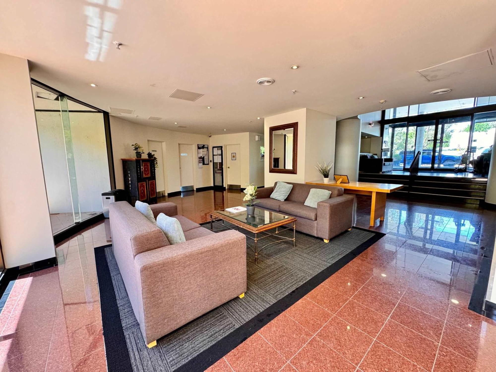 Sky High 3br Cbd Views Pool & Gym *