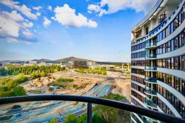 Sky High 3br Cbd Views Pool & Gym Canberra