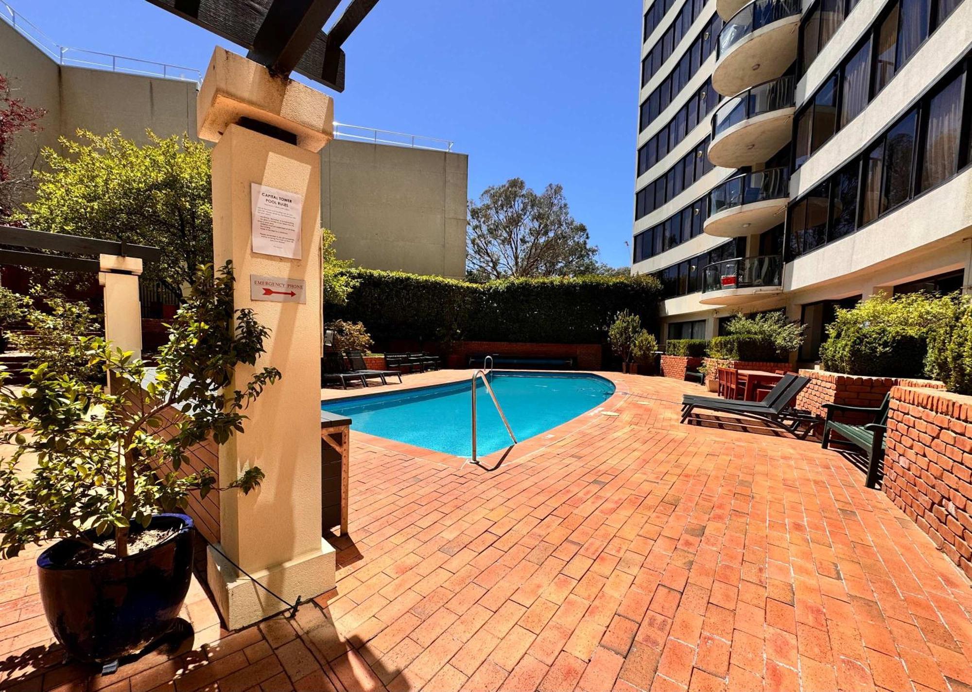 Sky High 3br Cbd Views Pool & Gym Apartment *