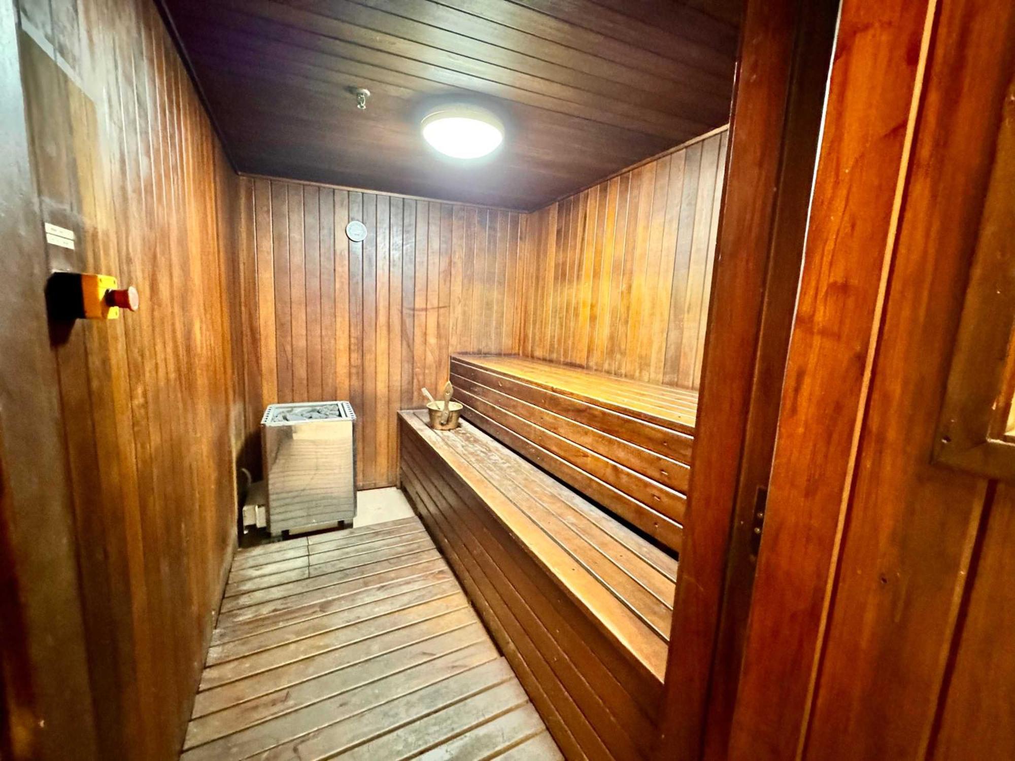 Sky High 3br Cbd Views Pool & Gym