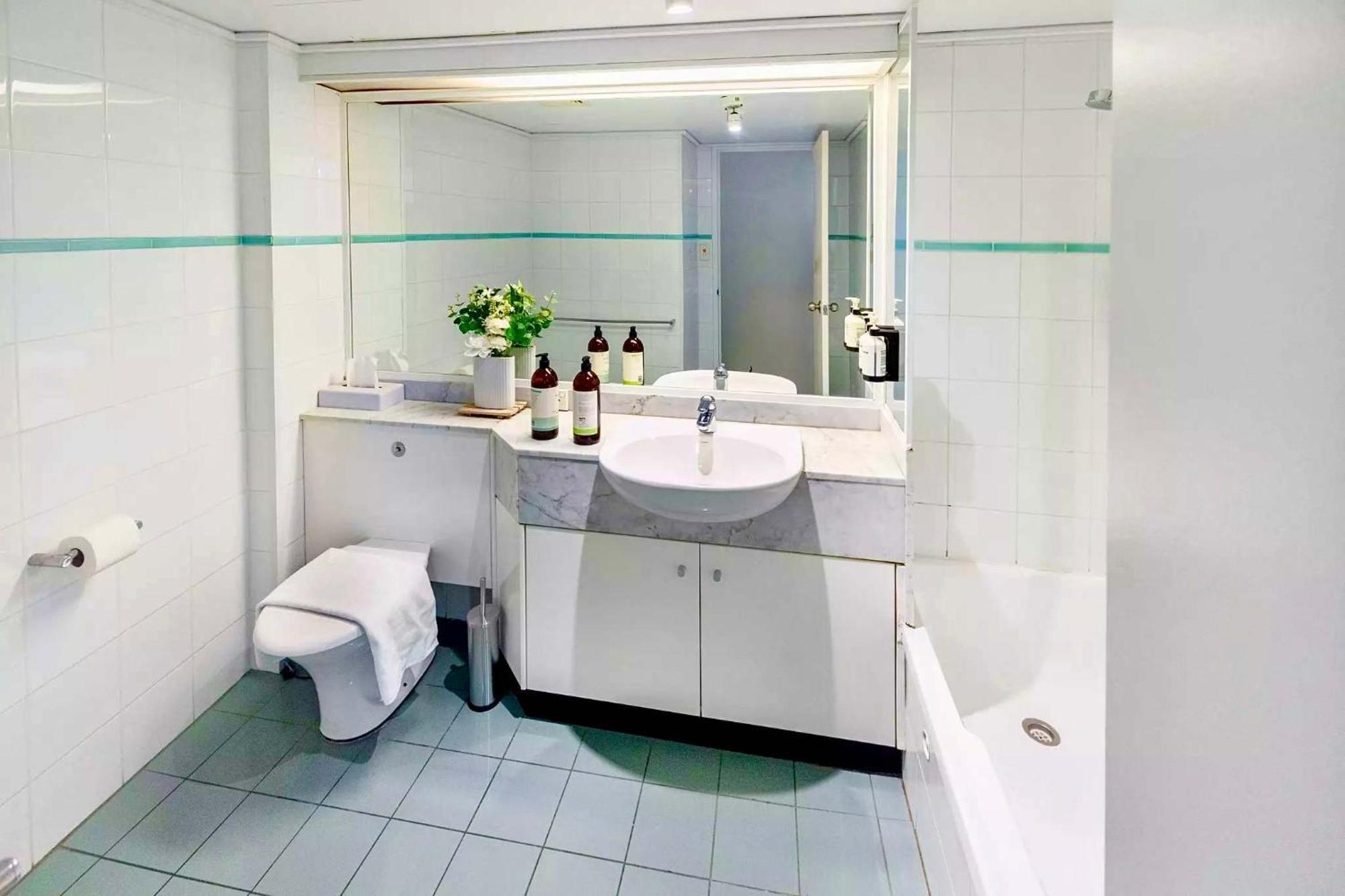 Apartment Sky High 3br Cbd Views Pool & Gym Canberra