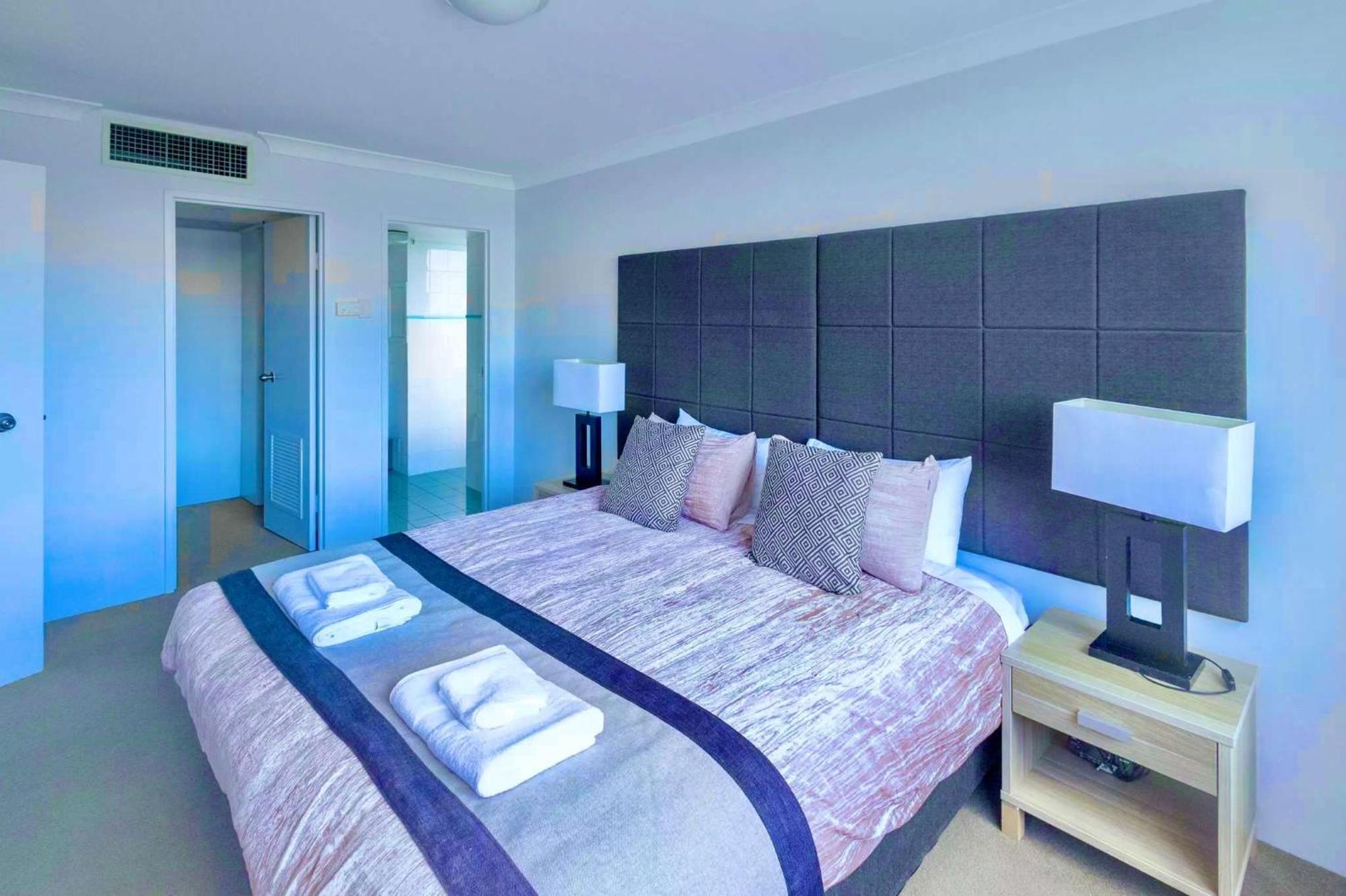 Sky High 3br Cbd Views Pool & Gym * Canberra