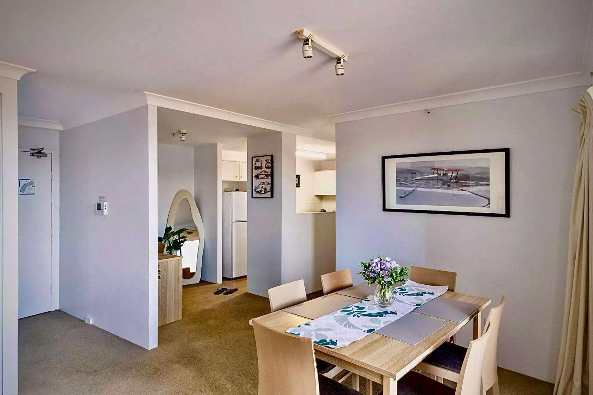 Sky High 3br Cbd Views Pool & Gym *