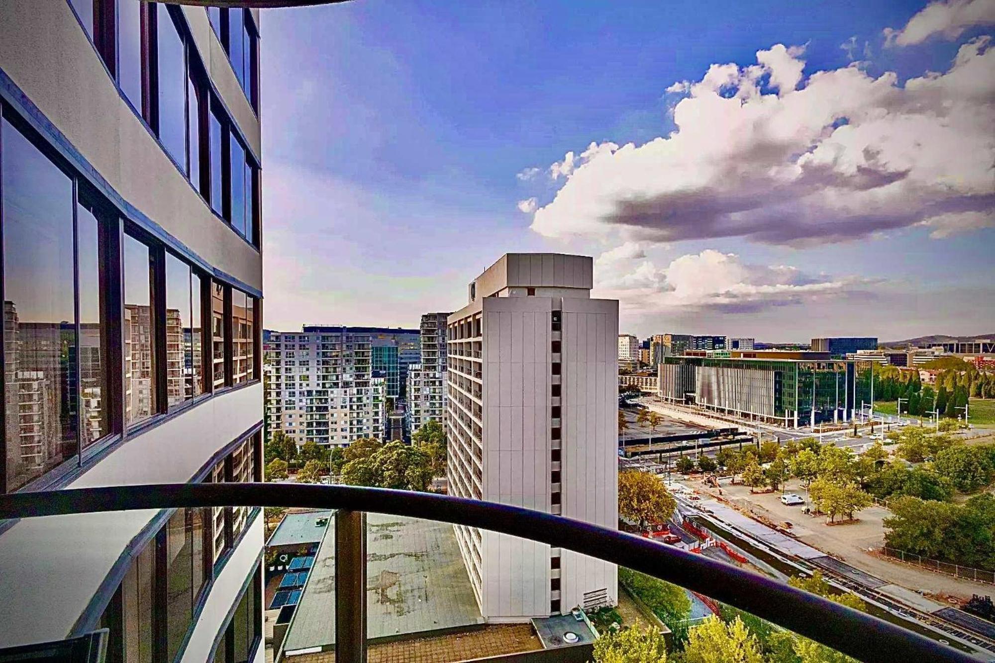 Apartment Sky High 3br Cbd Views Pool & Gym *