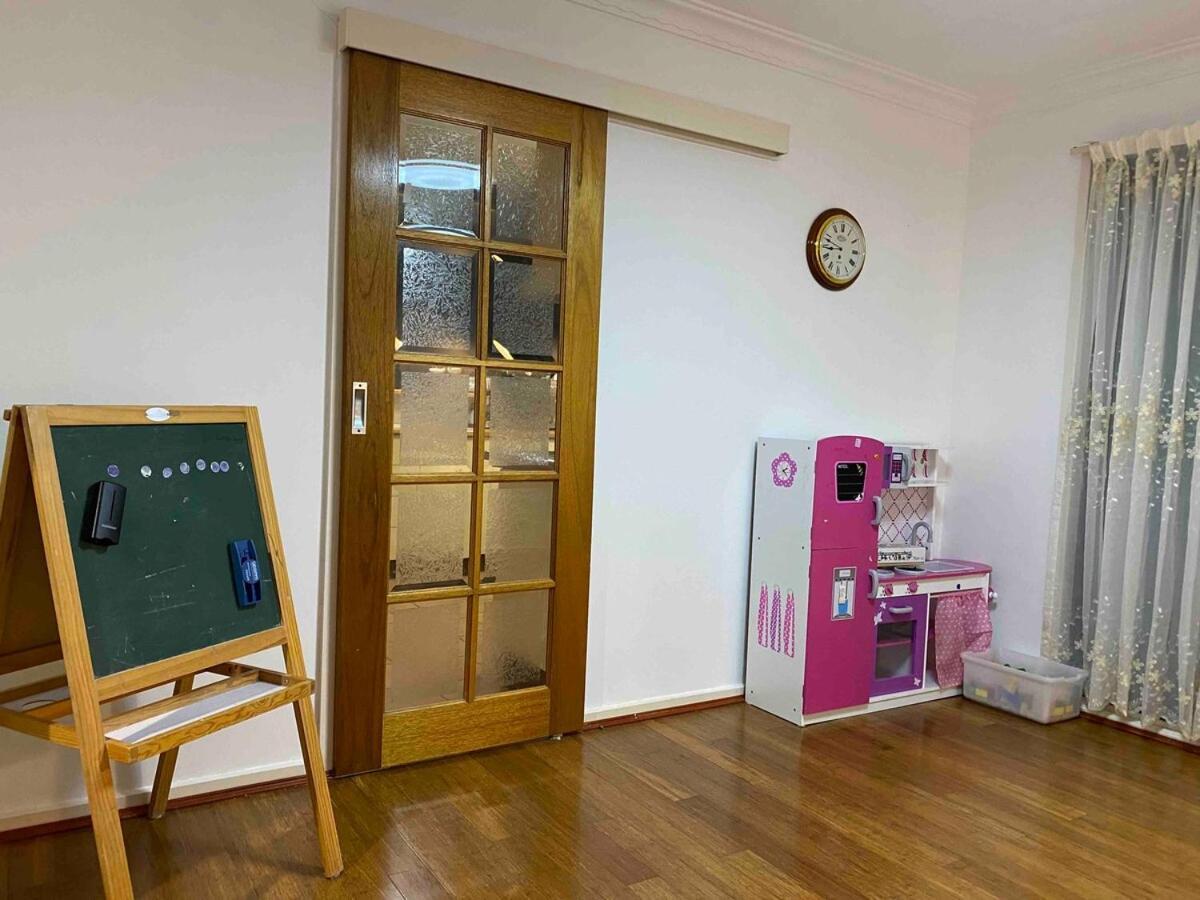 Hawker 4br House Holiday home Canberra