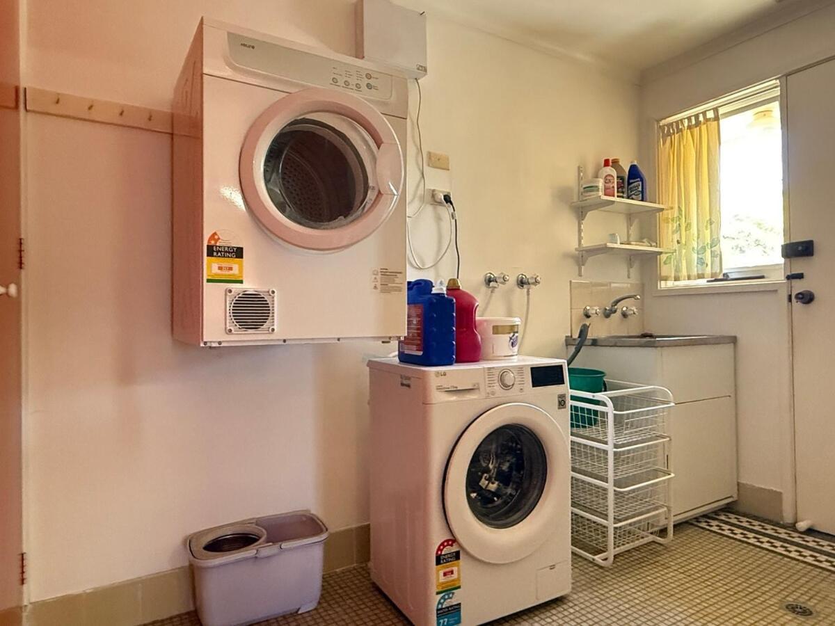 Hawker 4br House * Canberra