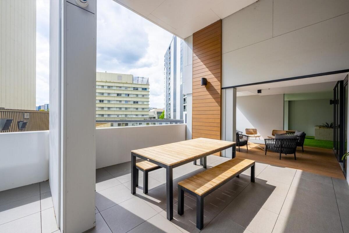Modern 2b&2b Retreat Await Apartment *
