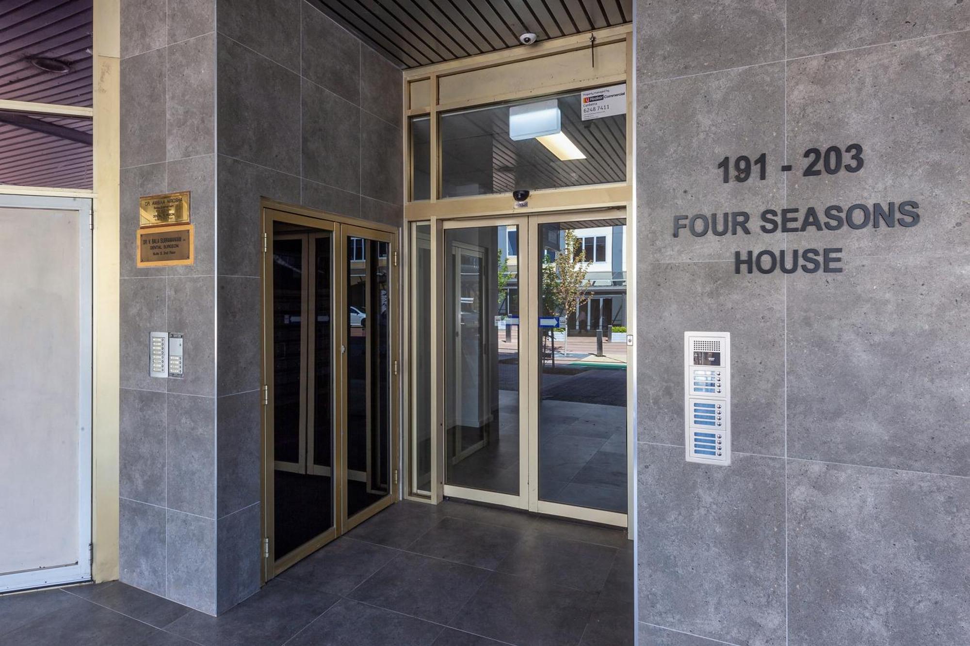 Tuggeranong Short #11c - Sleeps 8 * Canberra
