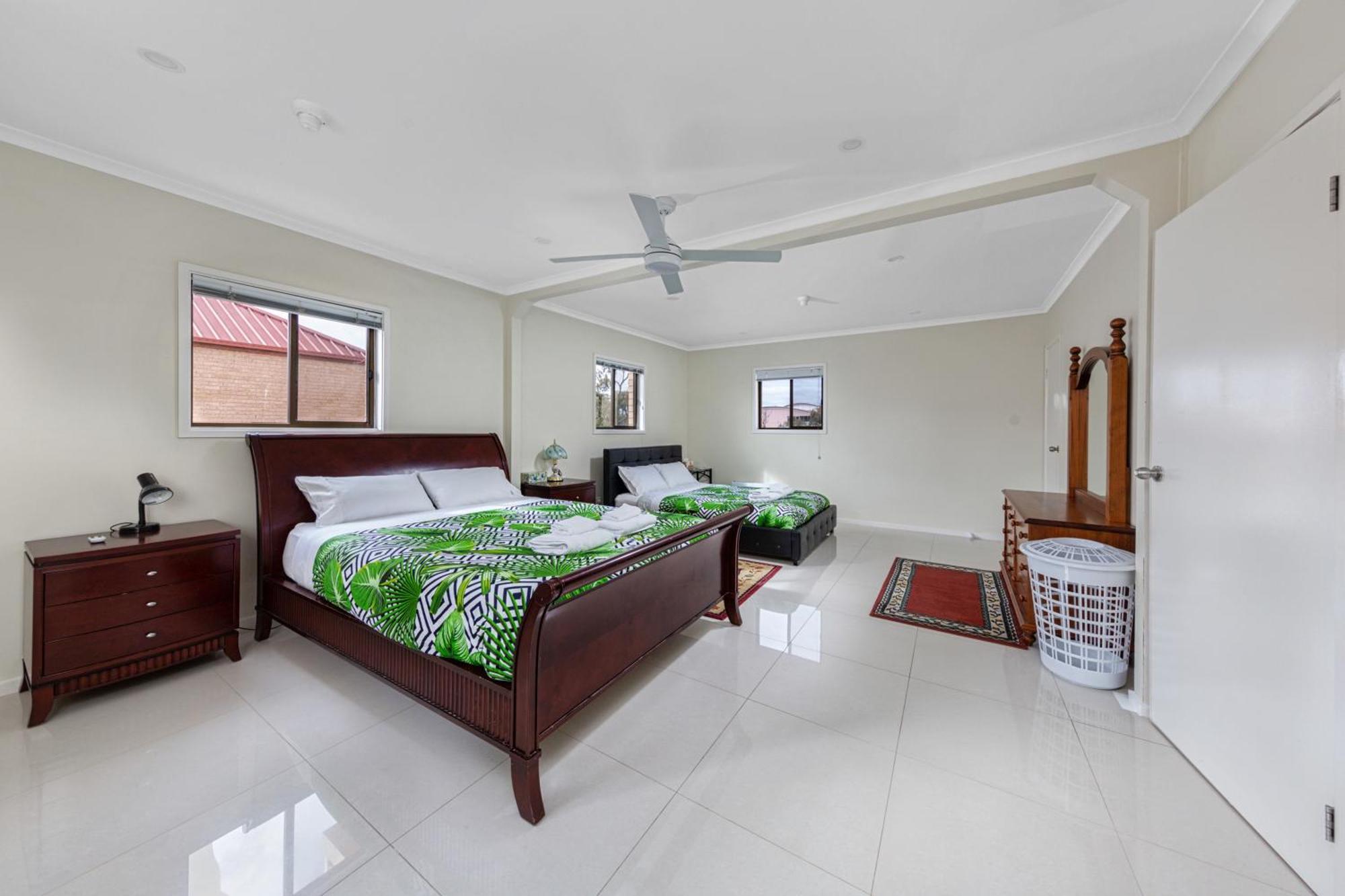 Tuggeranong Short #11c - Sleeps 8 Canberra